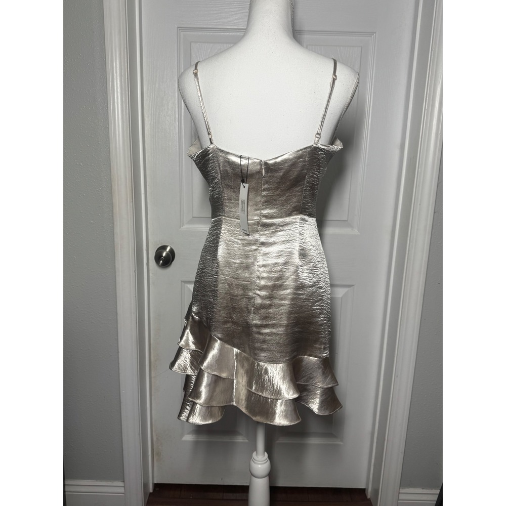 BB Dakota Metallic Ruffle Hem Cocktail Dress 6 Silver NWT BI408078 Tiered Mini - Picture 5 of 8